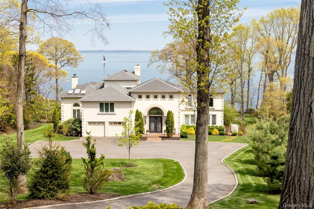 Photo of 17 Sea Crest Drive, Lloyd Neck, NY 11743 (MLS # 990765)
