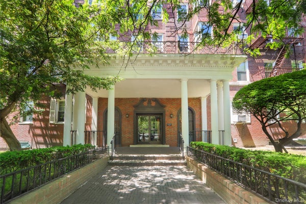 1500 OCEAN PKWY APT 2H, BROOKLYN, NY 11230 - Image 29eaba8facb3b84a035c2f12eee8dc92/1823909097