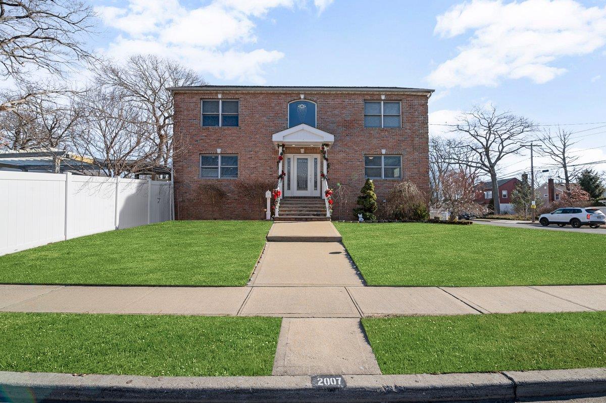 2007 Brook Place, Bellmore, New York image 1