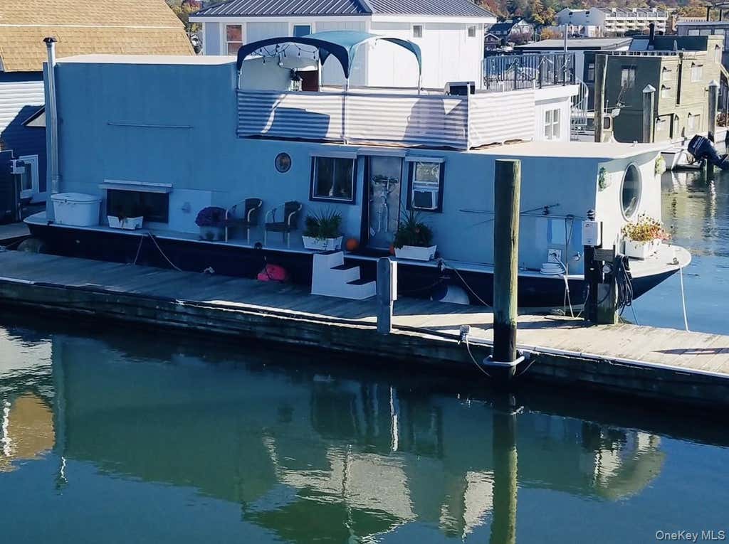 Photo of 24 Matinecock Avenue, Port Washington, NY 11050 (MLS # 1032119)