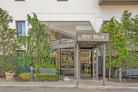 Condo For Rent - 100 W Broadway #1F<br/> Long Beach, NY 11561