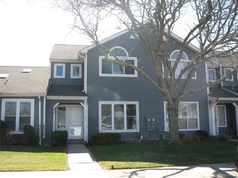Homes For Sale - 728 Birchwood Park Drive<br/> Suffolk County, Middle Island, NY 11953