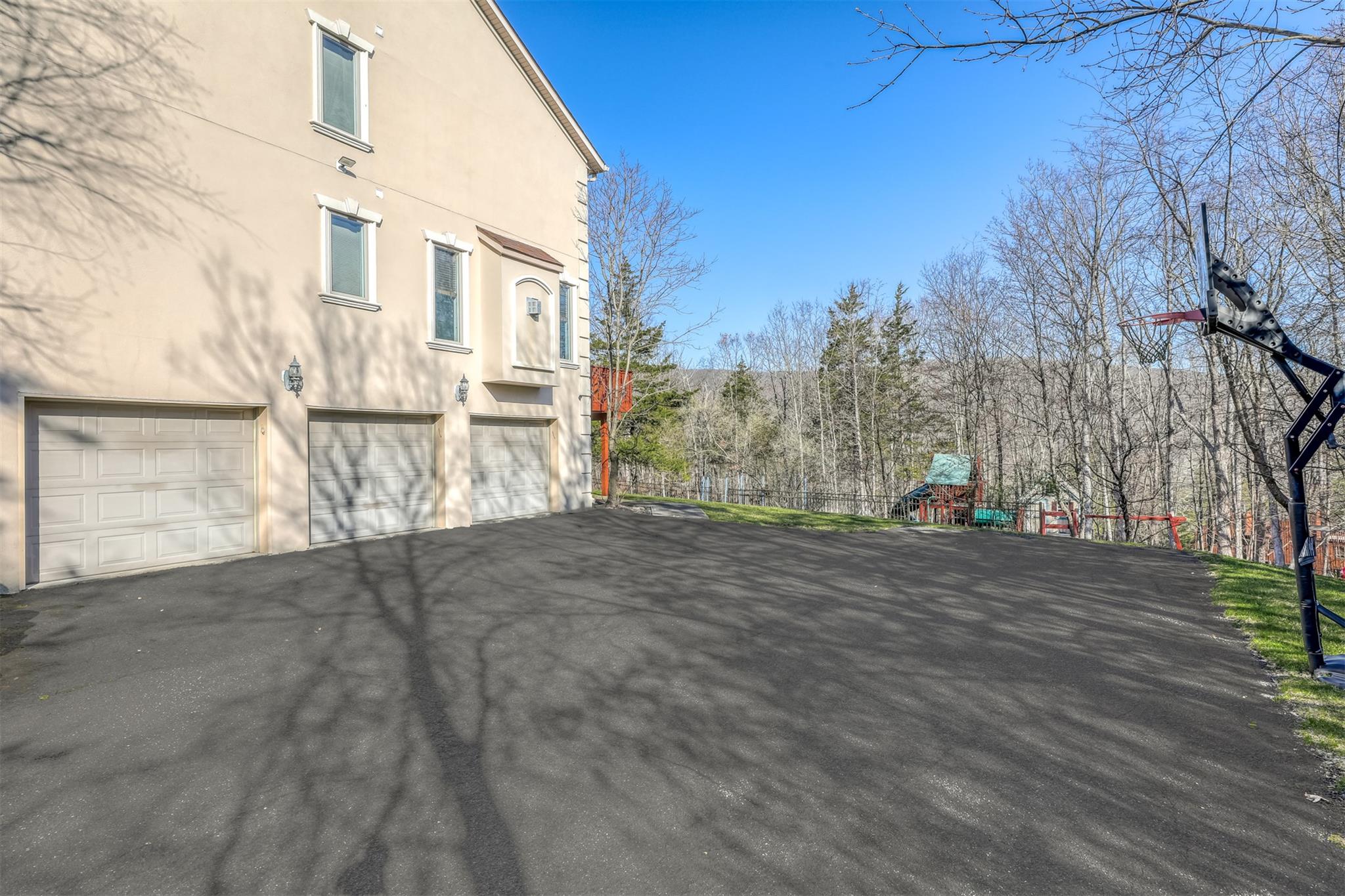38 Powder Horn Drive, Suffern, New York image 5