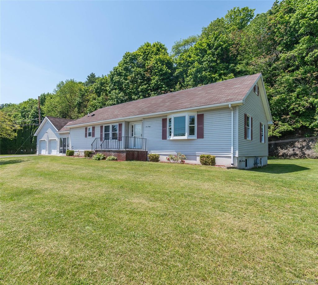 Photo of 140 Elm Street, Saugerties, NY 12477 (MLS # 1000756)