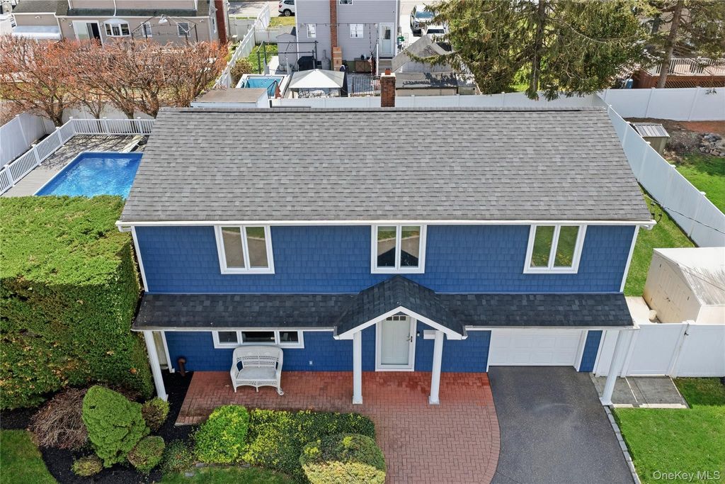 Photo of 750 Outlook Avenue, West Babylon, NY 11704 (MLS # 990386)