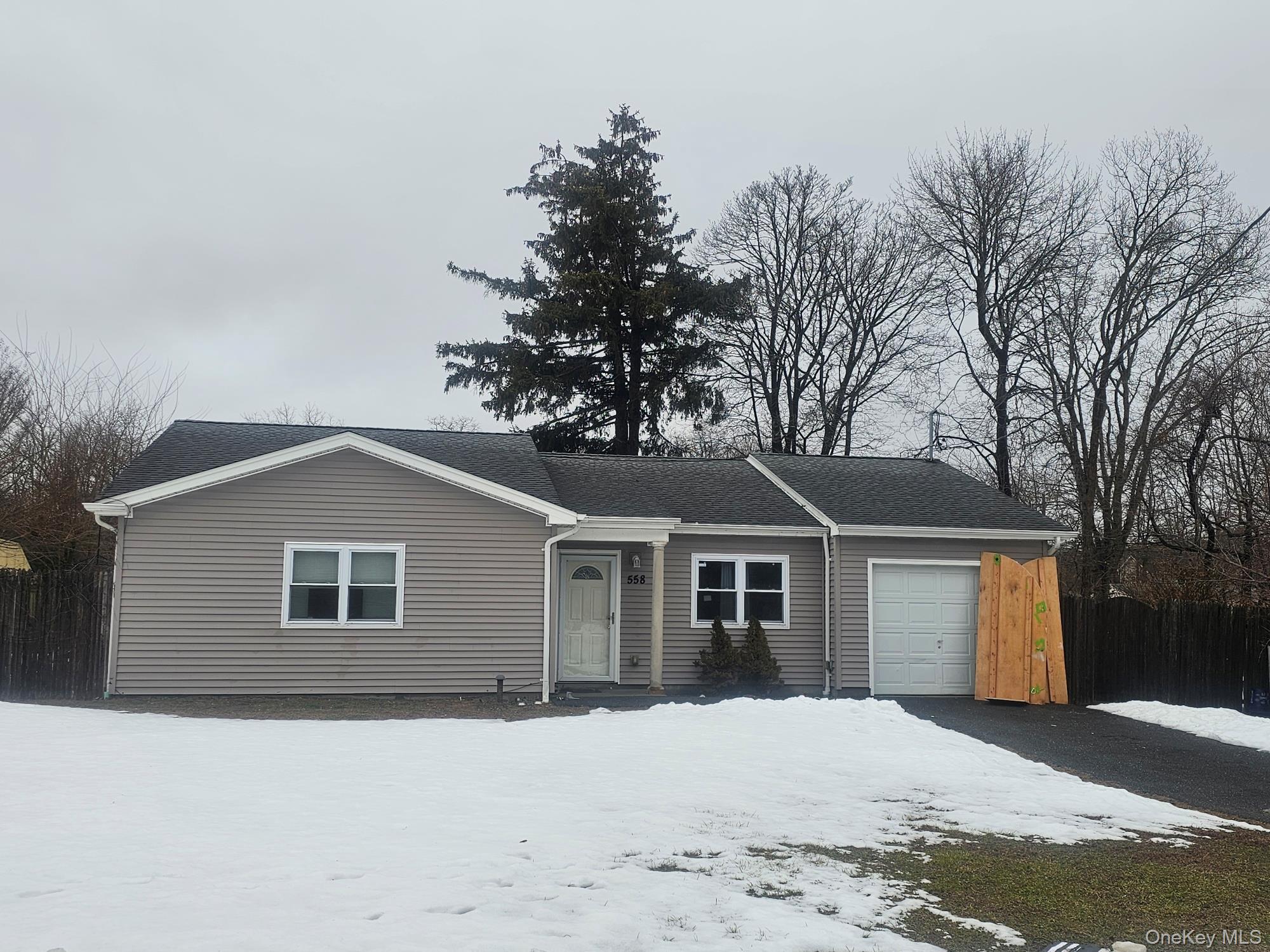 Photo 1 of 8 — 558 Meade Avenue, Bellport, NY 11713