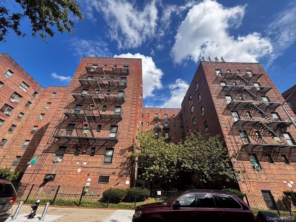 Photo of 44-25 Macnish Street #4A, Elmhurst, NY 11373 (MLS # 951838)