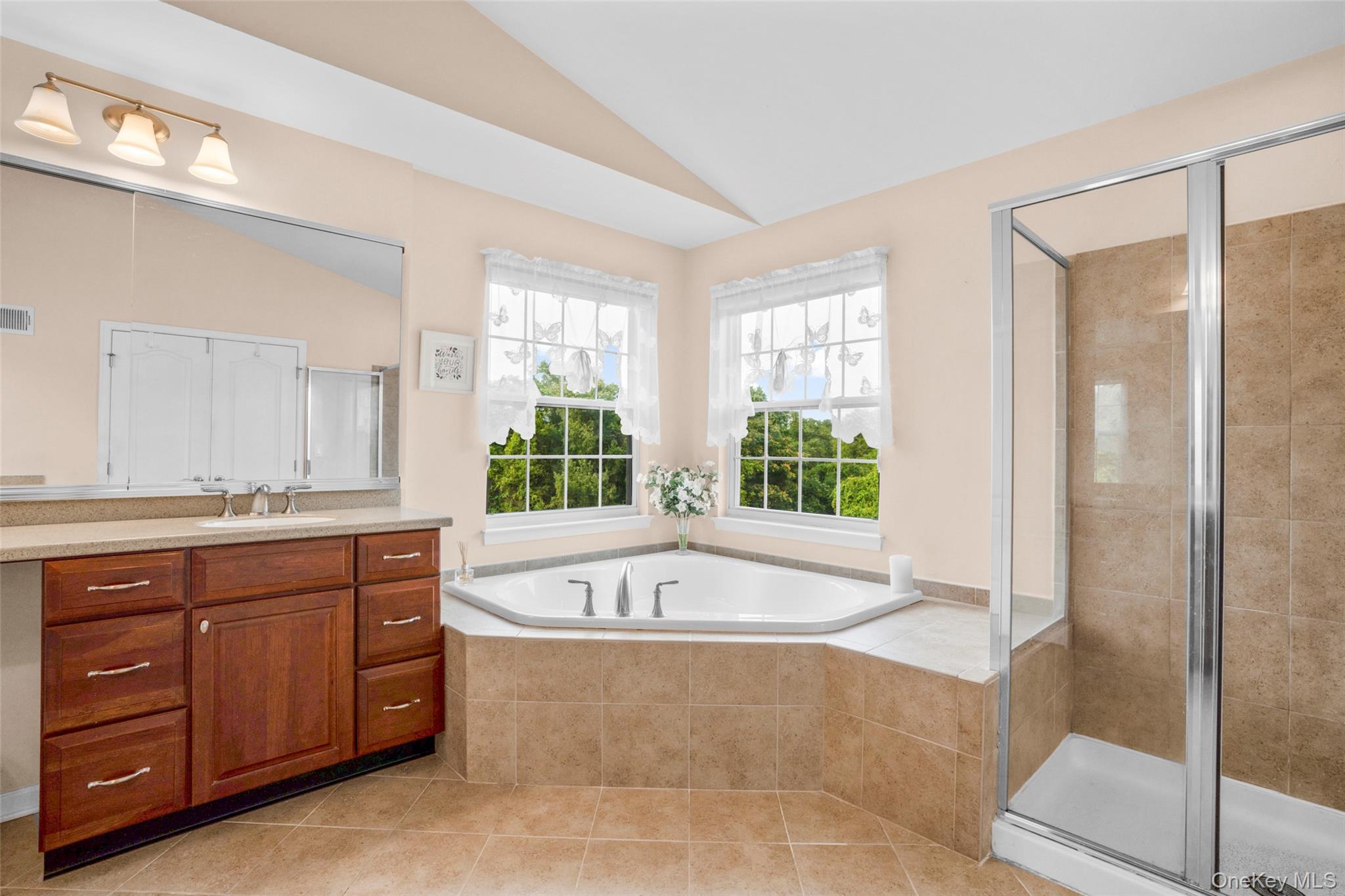 Fishkill, New York 12524, United States, 4 Bedrooms Bedrooms, ,4 BathroomsBathrooms,Residential,Active,209703