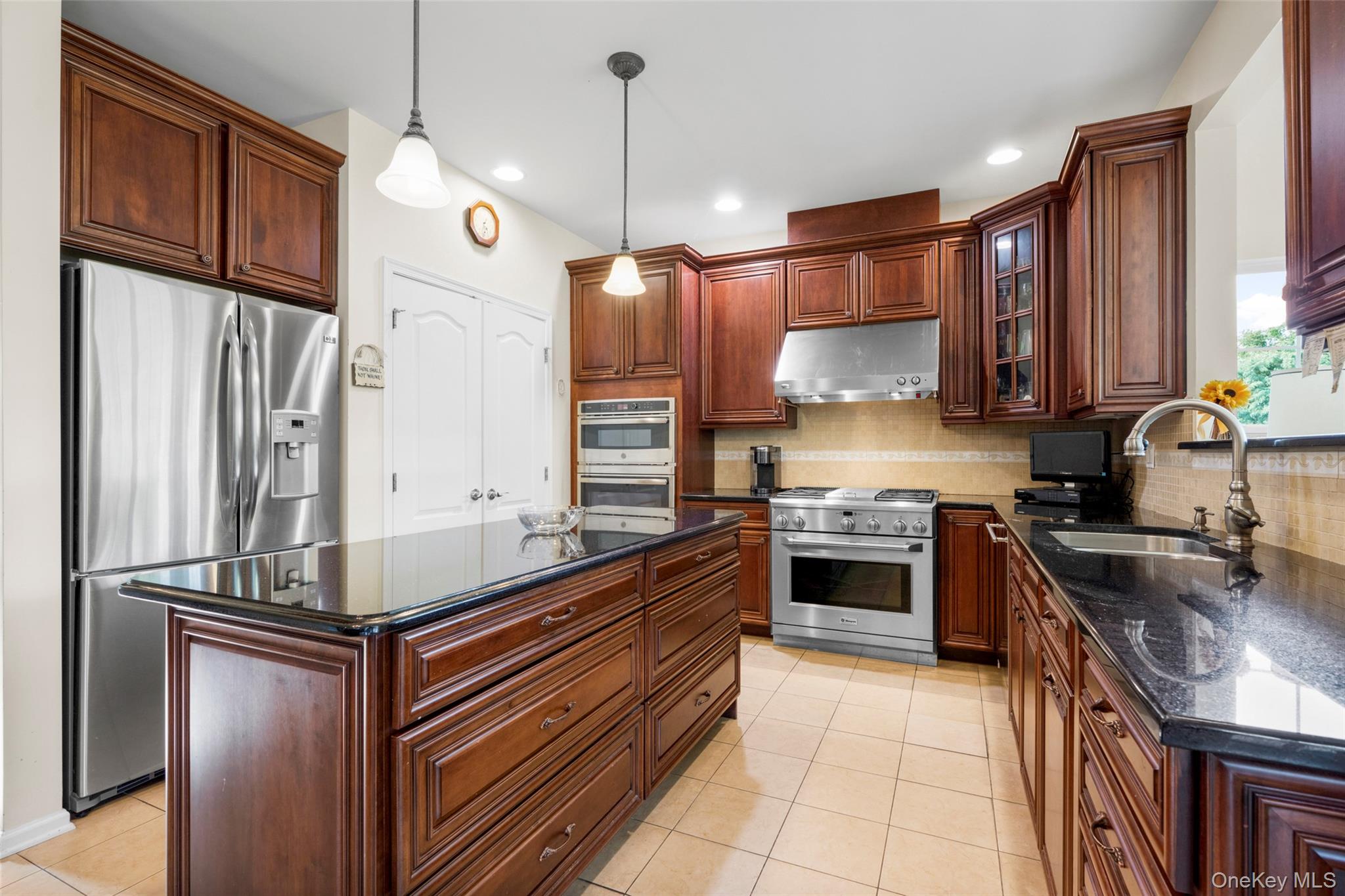 Fishkill, New York 12524, United States, 4 Bedrooms Bedrooms, ,4 BathroomsBathrooms,Residential,Active,209703