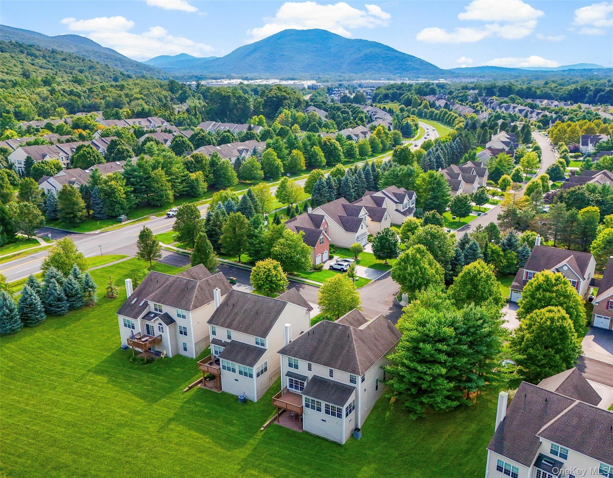 Fishkill, New York 12524, United States, 4 Bedrooms Bedrooms, ,4 BathroomsBathrooms,Residential,Active,209703