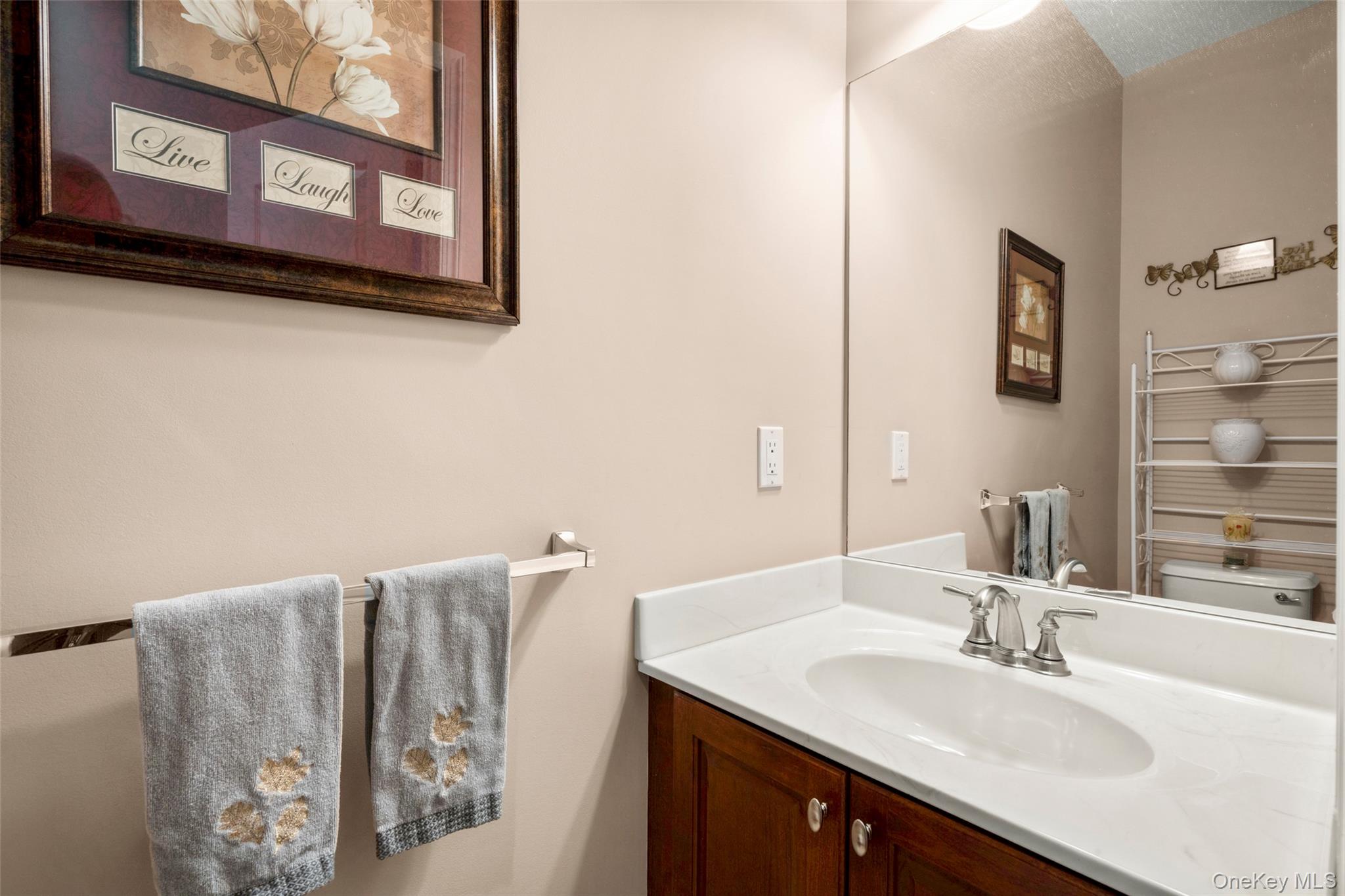 Fishkill, New York 12524, United States, 4 Bedrooms Bedrooms, ,4 BathroomsBathrooms,Residential,Active,209703