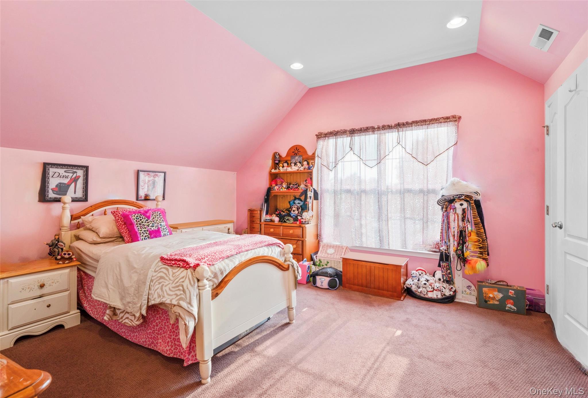 Fishkill, New York 12524, United States, 4 Bedrooms Bedrooms, ,4 BathroomsBathrooms,Residential,Active,209703