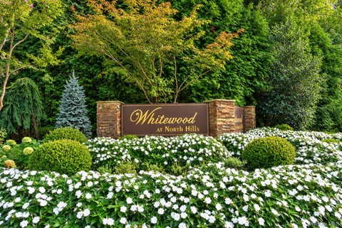Condo For Sale - 19 Woodcrest Drive<br/> Roslyn, NY 11576