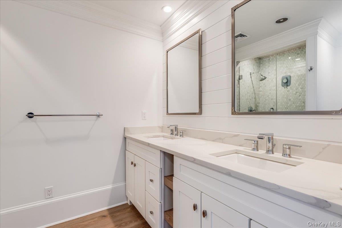 Huntington, New York 11743, United States, 2 Bedrooms Bedrooms, ,2 BathroomsBathrooms,Residential,Active,114751