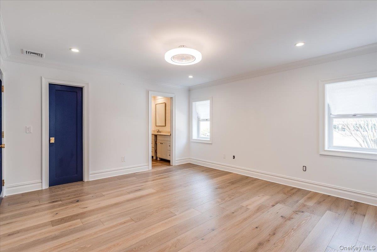 Huntington, New York 11743, United States, 2 Bedrooms Bedrooms, ,2 BathroomsBathrooms,Residential,Active,114751