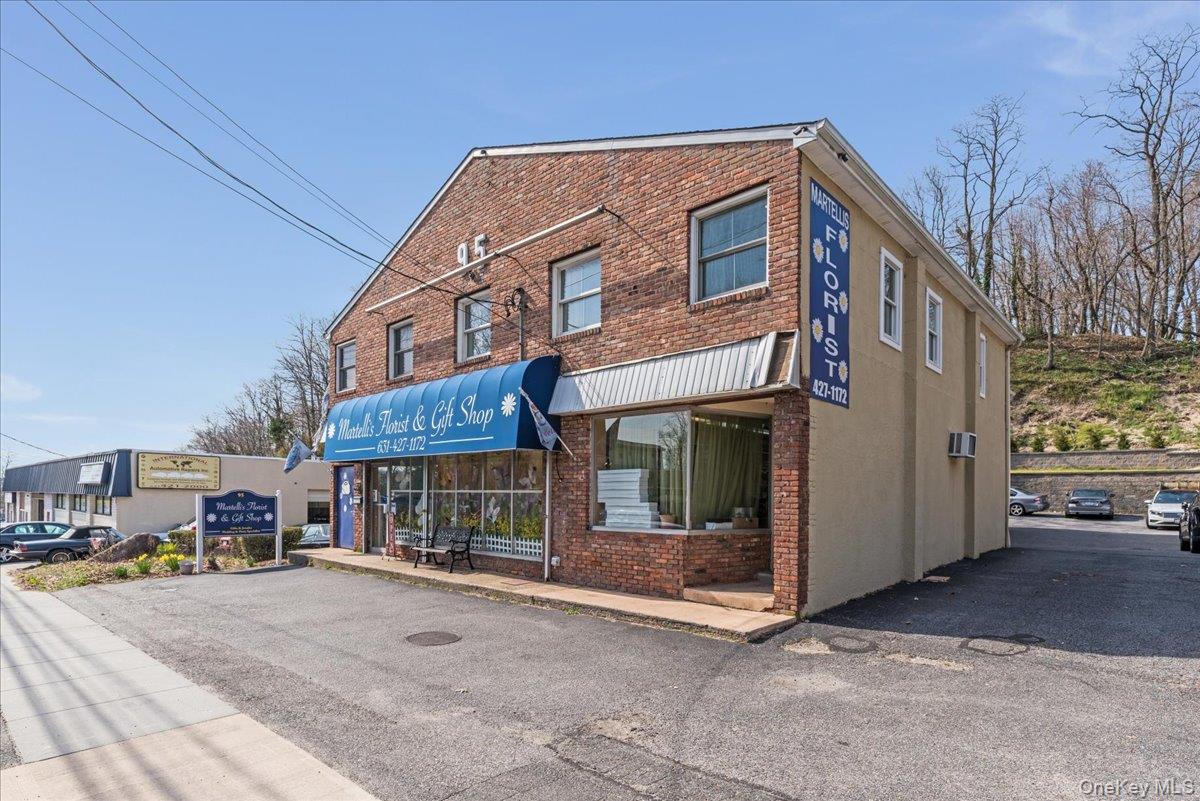 Huntington, New York 11743, United States, 2 Bedrooms Bedrooms, ,2 BathroomsBathrooms,Residential,Active,114751