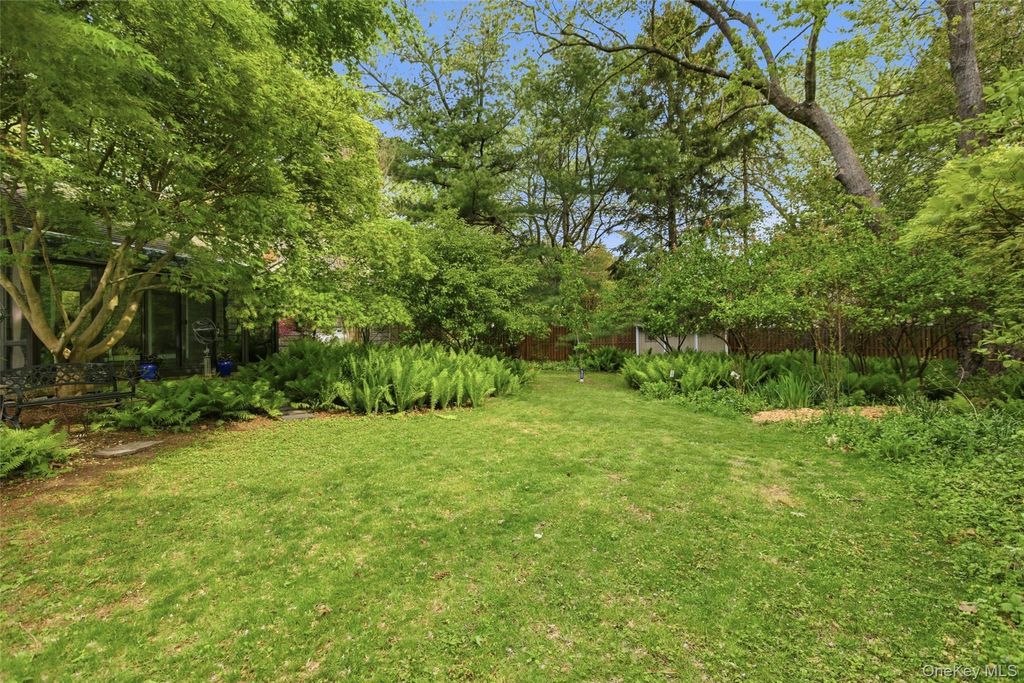 Photo of 7 Gun Path, Setauket, NY 11733 (MLS # 995856)