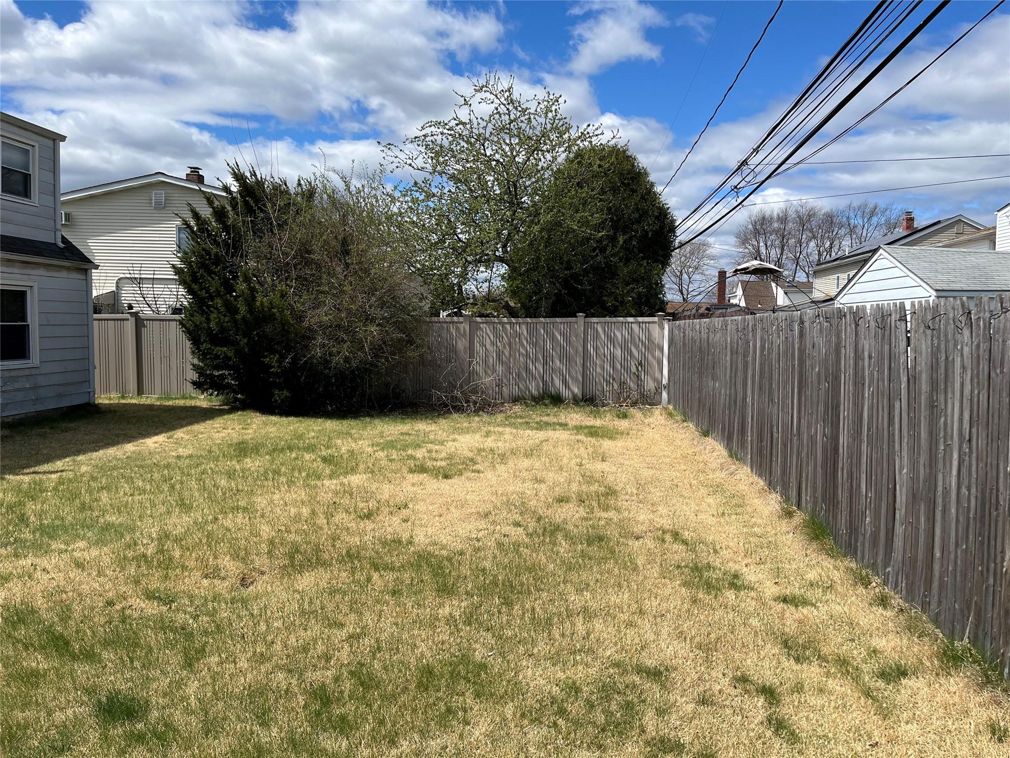 23 Glade Lane, Levittown, New York image 2