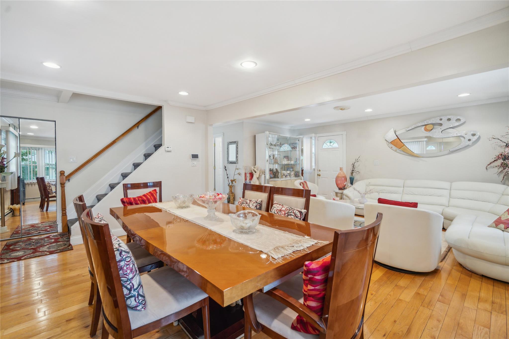 62 S Bretton Road, New Hyde Park, Florida image 3