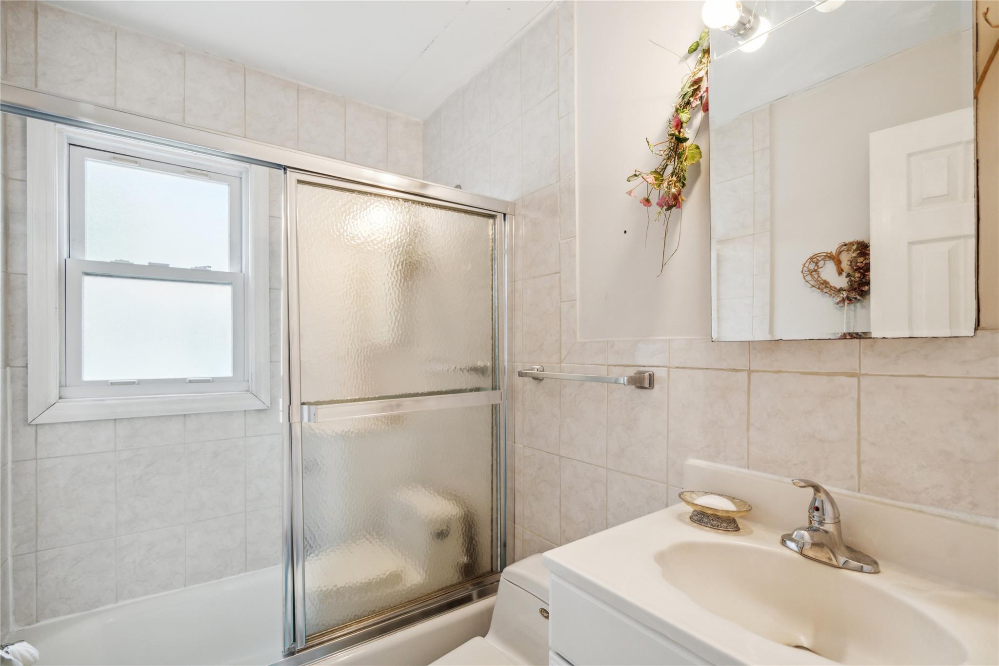 62 S Bretton Road, New Hyde Park, Florida image 10