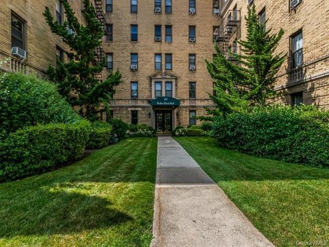 Homes For Sale - 43 Calton Road #2J<br/> New Rochelle, NY 10804