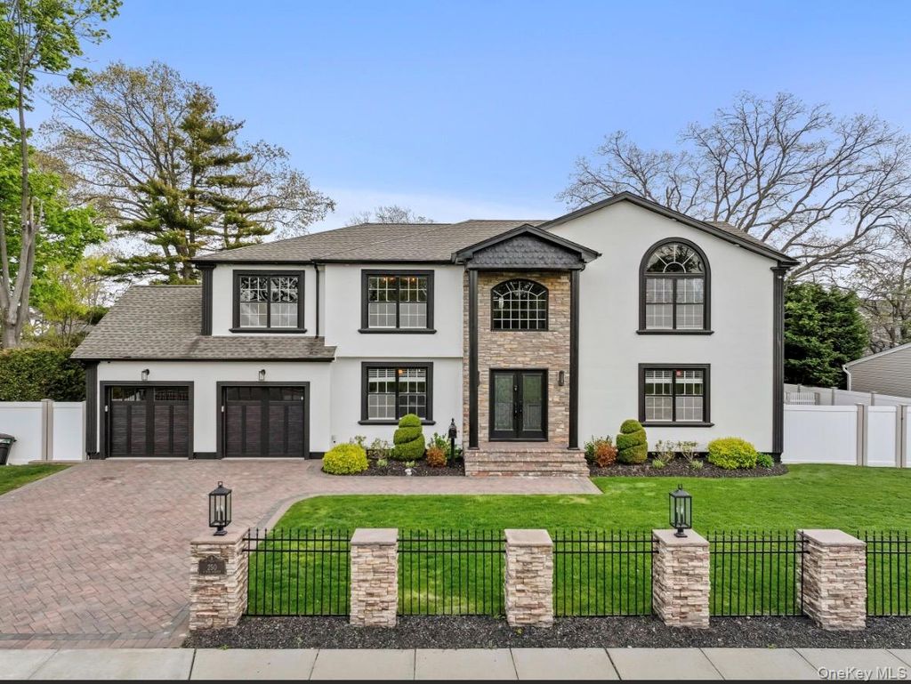 Photo of 250 N 5th Street, Lindenhurst, NY 11757 (MLS # 995007)