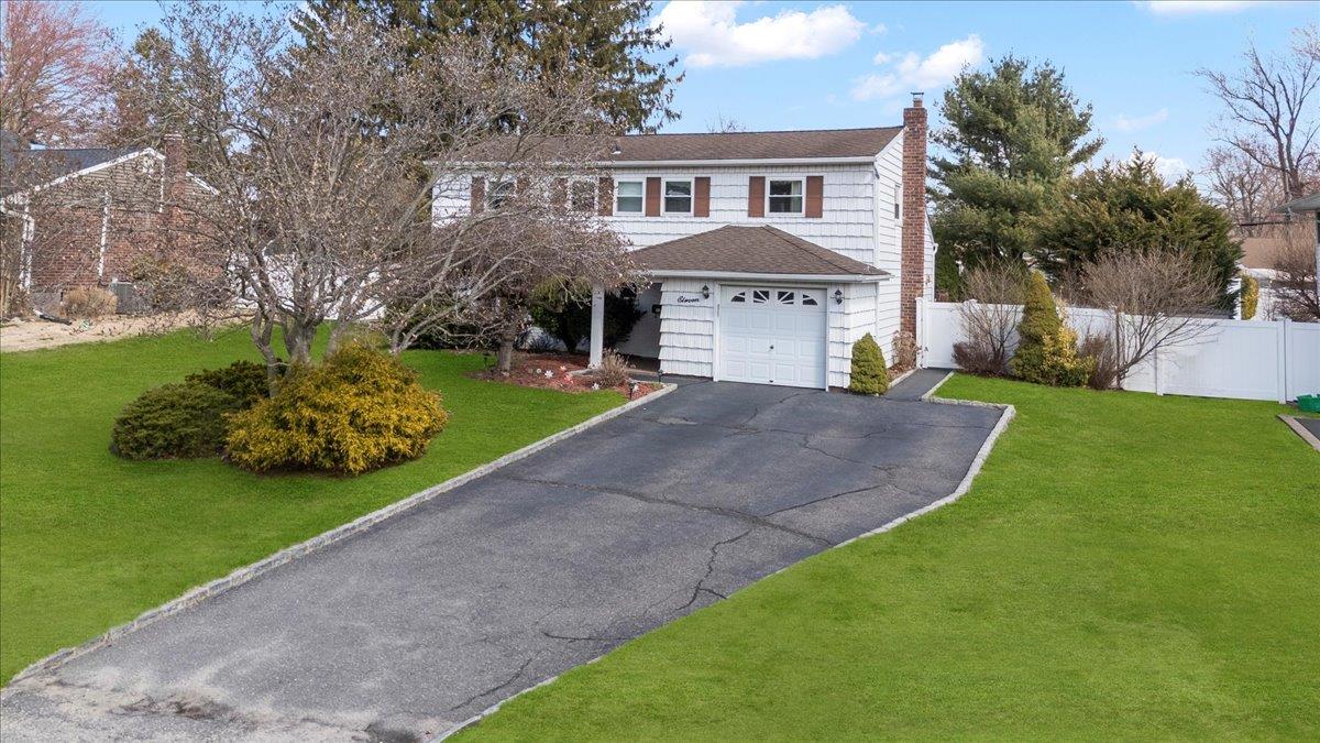 11 Crabapple Lane, Commack, New York image 2
