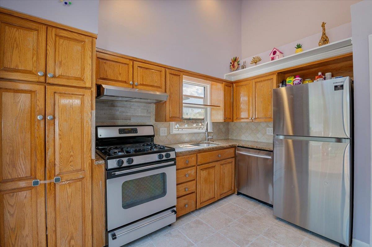 11 Crabapple Lane, Commack, New York image 9