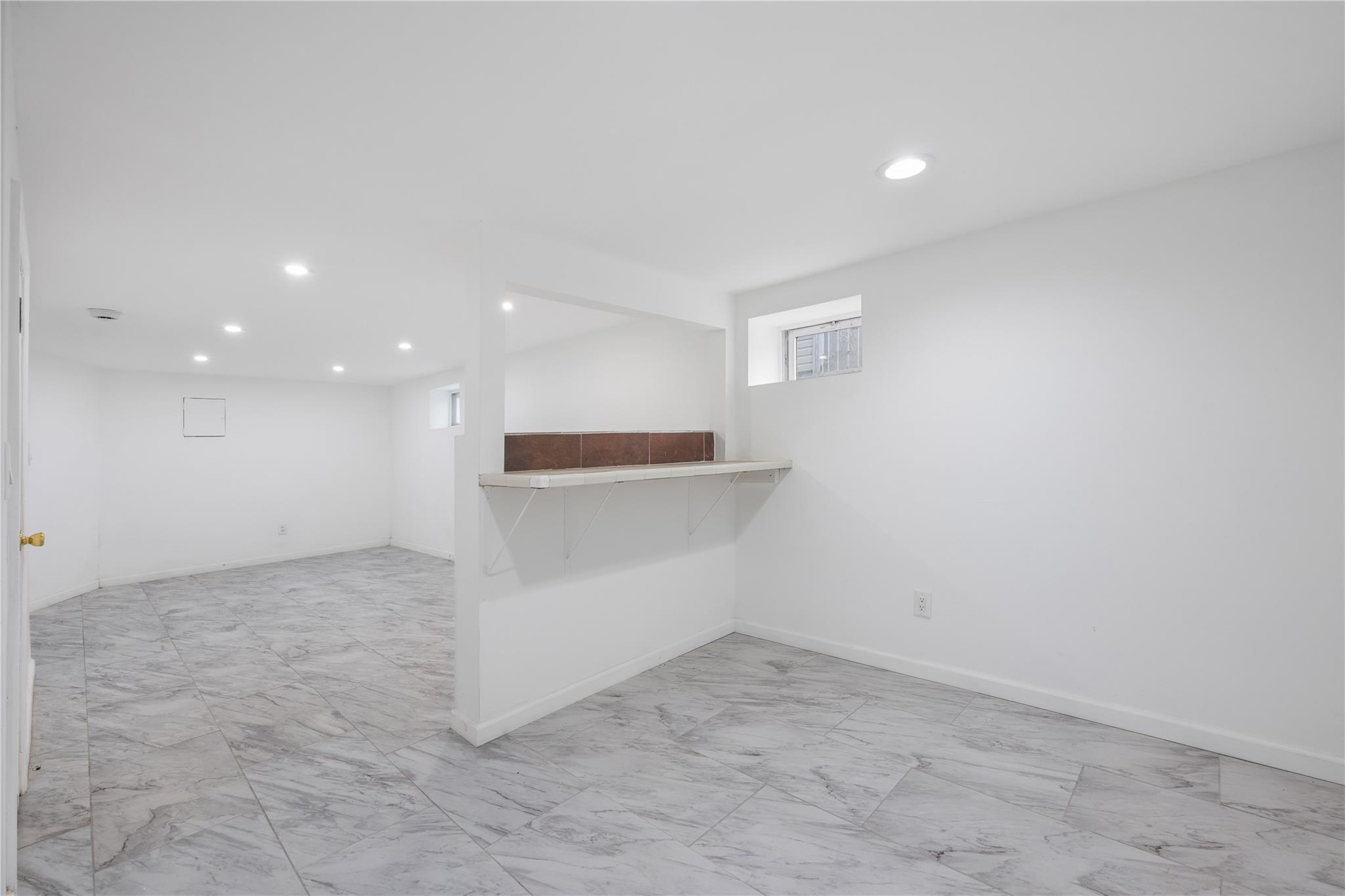 186-09 Dormans Road, Saint Albans, New York image 17