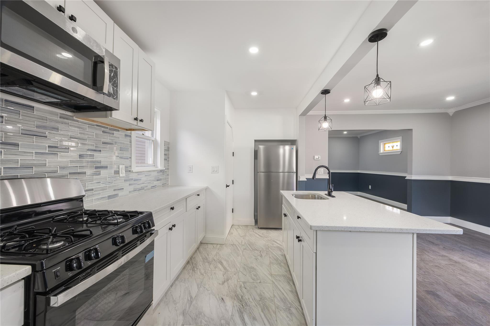 186-09 Dormans Road, Saint Albans, New York image 11