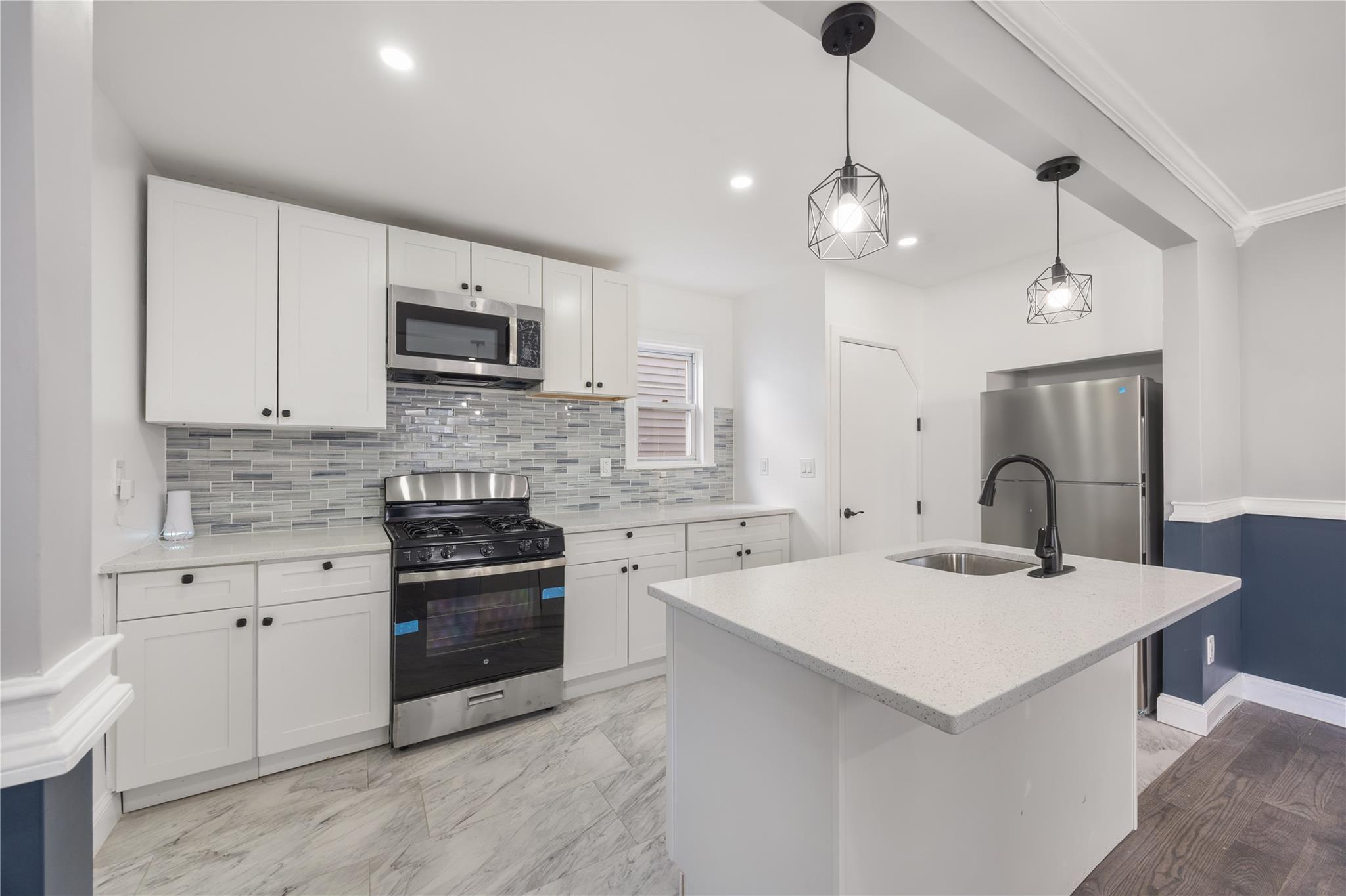 186-09 Dormans Road, Saint Albans, New York image 9