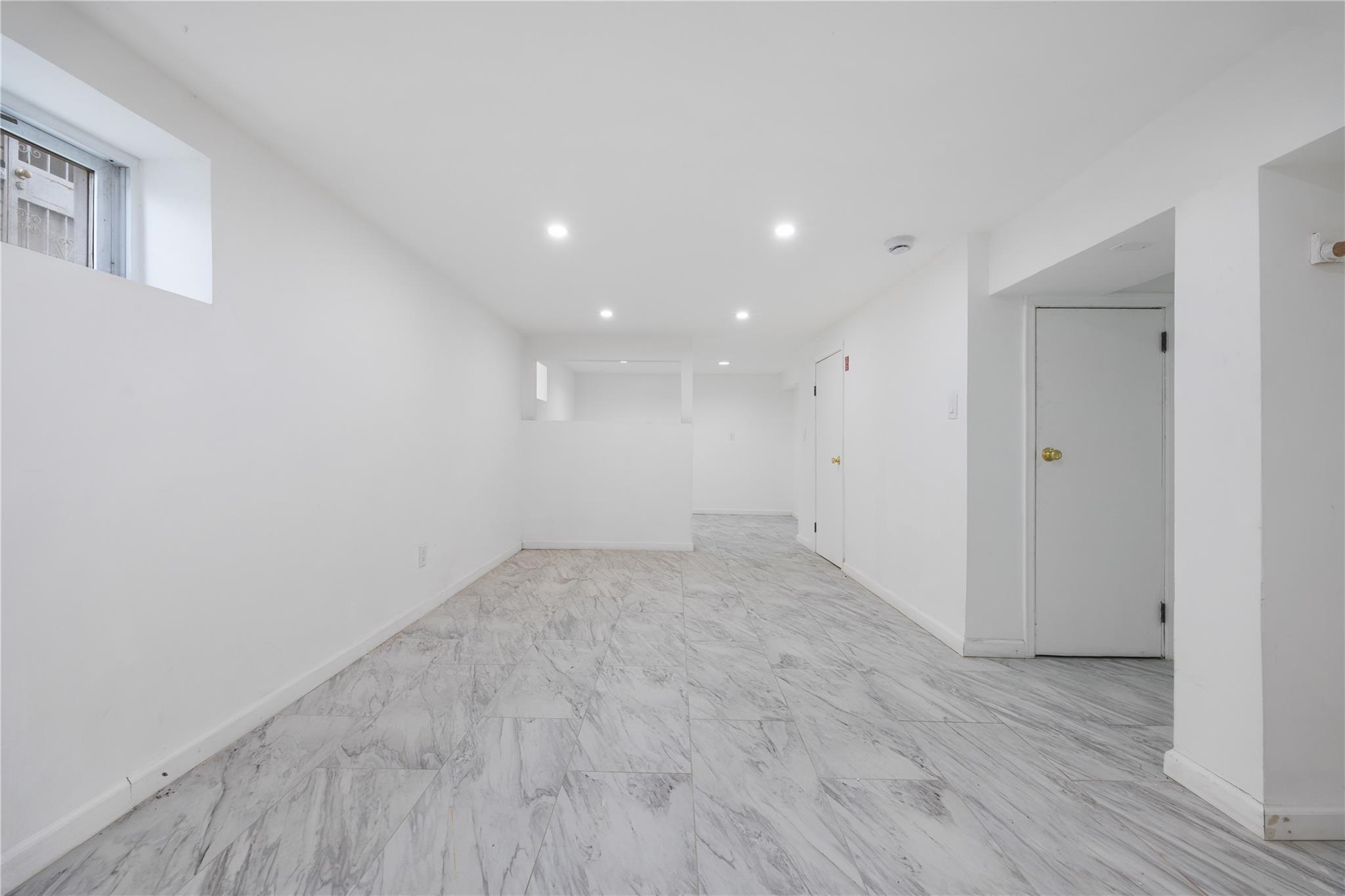 186-09 Dormans Road, Saint Albans, New York image 16