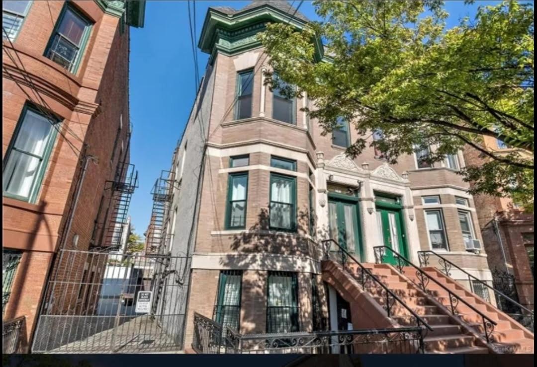 Rental Property at Kelly Street, Bronx, New York - Bedrooms: 3 
Bathrooms: 1 
Rooms: 5  - $3,600 MO.