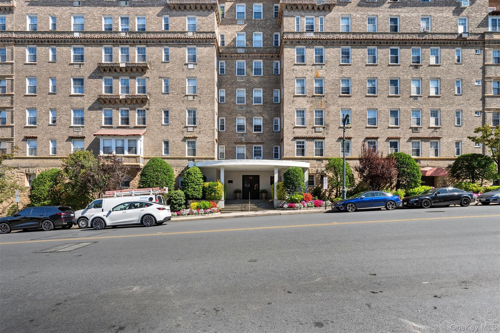 16 N Chatsworth Avenue 214