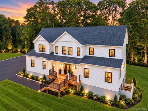 Homes For Sale - 6 Pine Hill Ct<br/> Suffolk County, Port Jefferson, NY 11777
