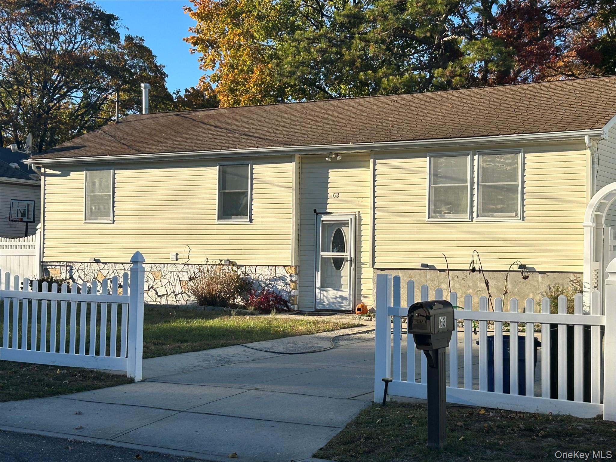 63 Garden City Avenue