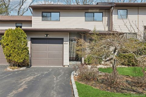 Condo For Sale - 87 Northgate Circle<br/> Melville, NY 11747