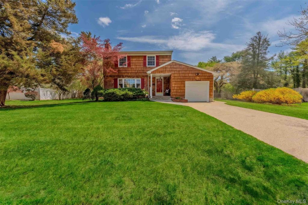 Photo of 14 Linford Lane, Melville, NY 11747 (MLS # 990261)