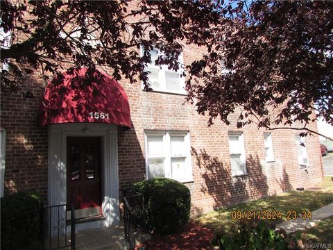Photo of 1561 Central Park Ave Ave #I-5, Yonkers, NY 10710 (MLS # 919895)