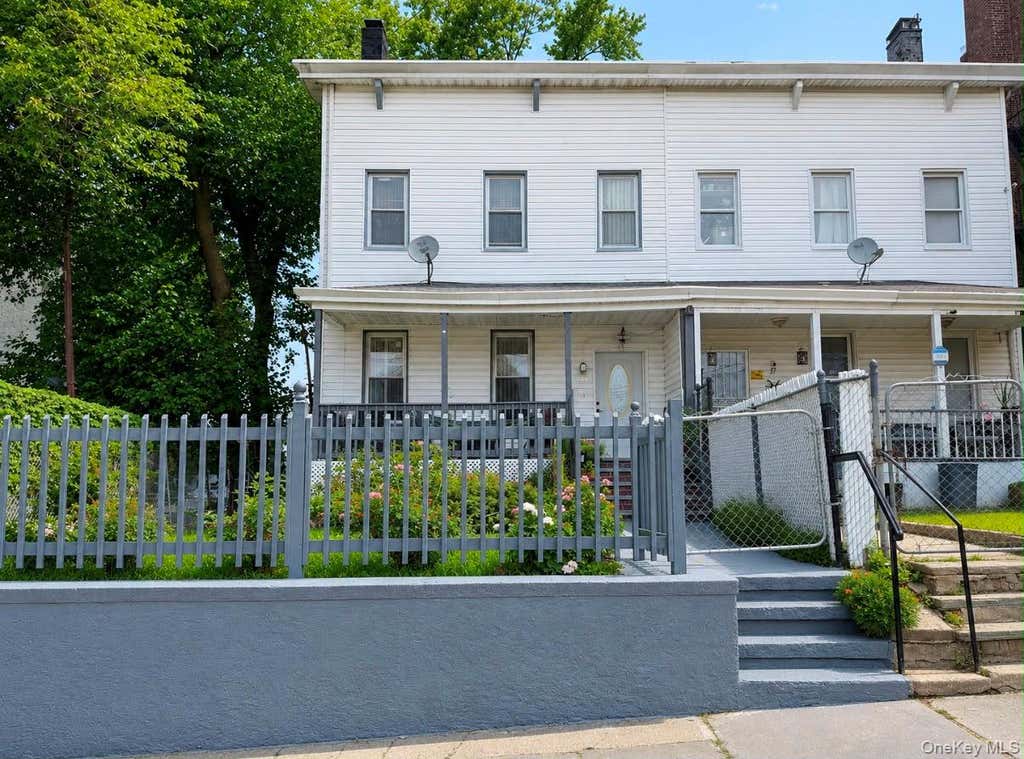 Photo of 35 Cortlandt Street St, Mount Vernon, NY 10550 (MLS # 1041908)