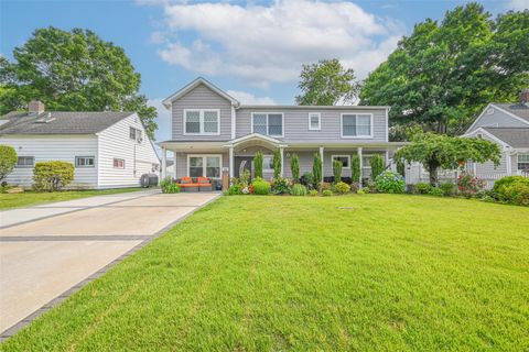 86 S Cabot Lane Westbury NY 11590