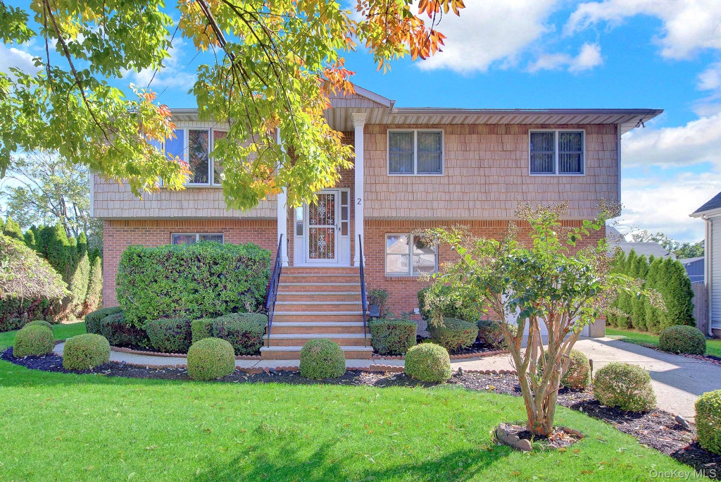 Photo of 2 Old Broadway, New Hyde Park, NY 11040 (MLS # 1057331)