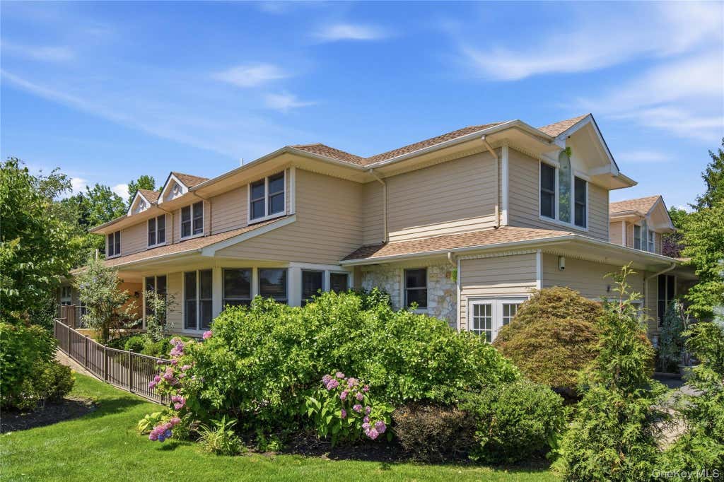 Photo of 323 Baltustrol Circle, Roslyn, NY 11576 (MLS # 1026067)