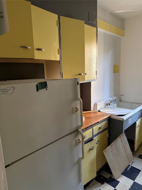 Condo For Sale - 1560 Metropolitan Avenue #6A<br/> Bronx County, Bronx, NY 10462