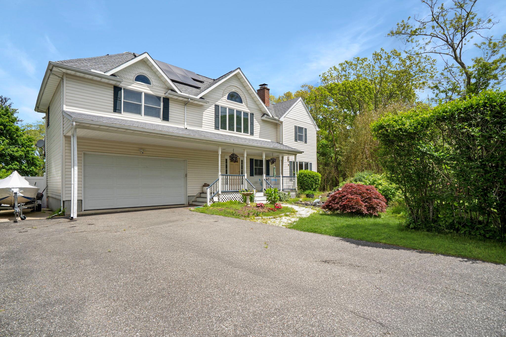 S Country Road, Westhampton Beach, Hamptons, NY - 4 Bedrooms  
3 Bathrooms - 
