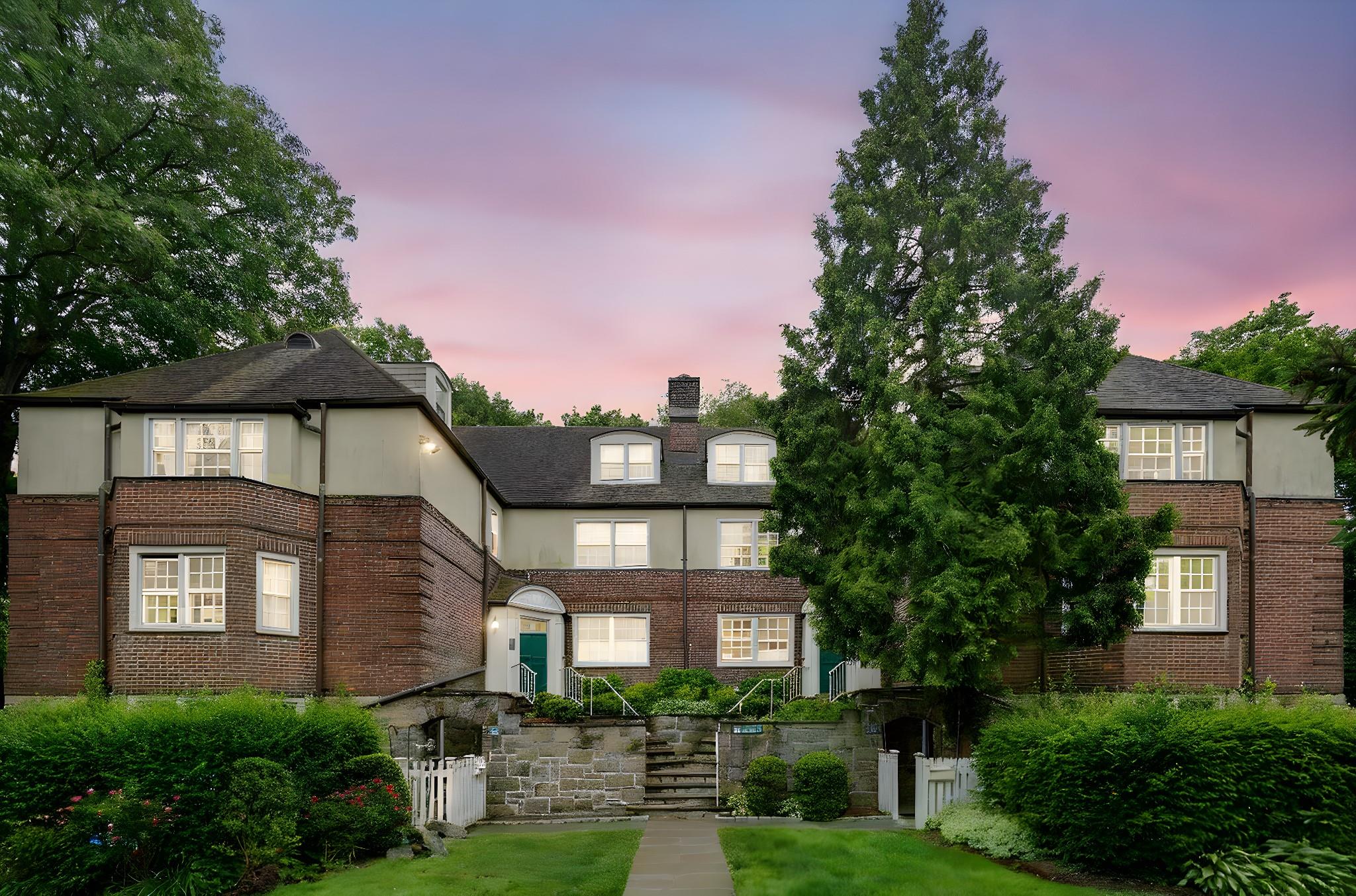 Property for Sale at Sentry Place 2C, Scarsdale, New York - Bedrooms: 1 
Bathrooms: 1 
Rooms: 3  - $225,000