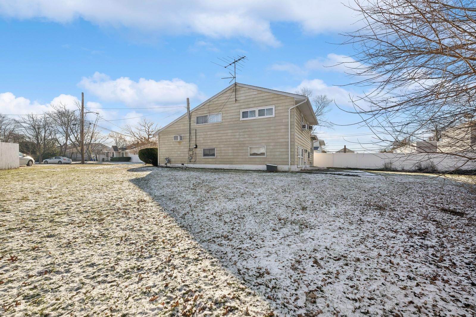 9 Lion Lane, North Babylon, New York image 4