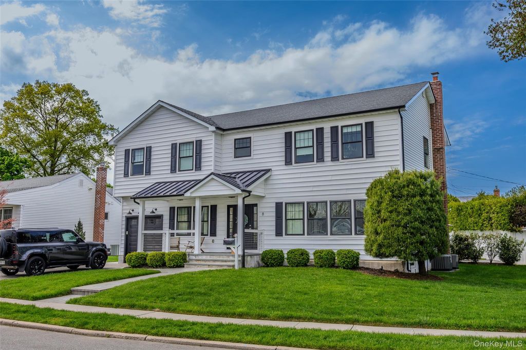 Photo of 8 Piper Place, Old Bethpage, NY 11804 (MLS # 998955)