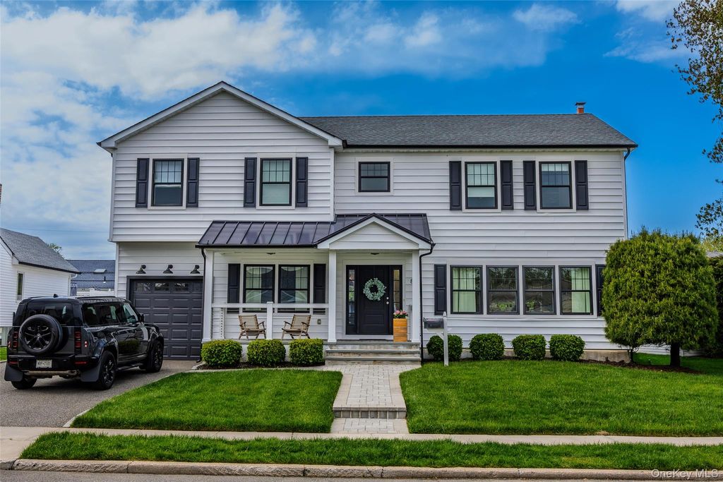 Photo of 8 Piper Place, Old Bethpage, NY 11804 (MLS # 998955)
