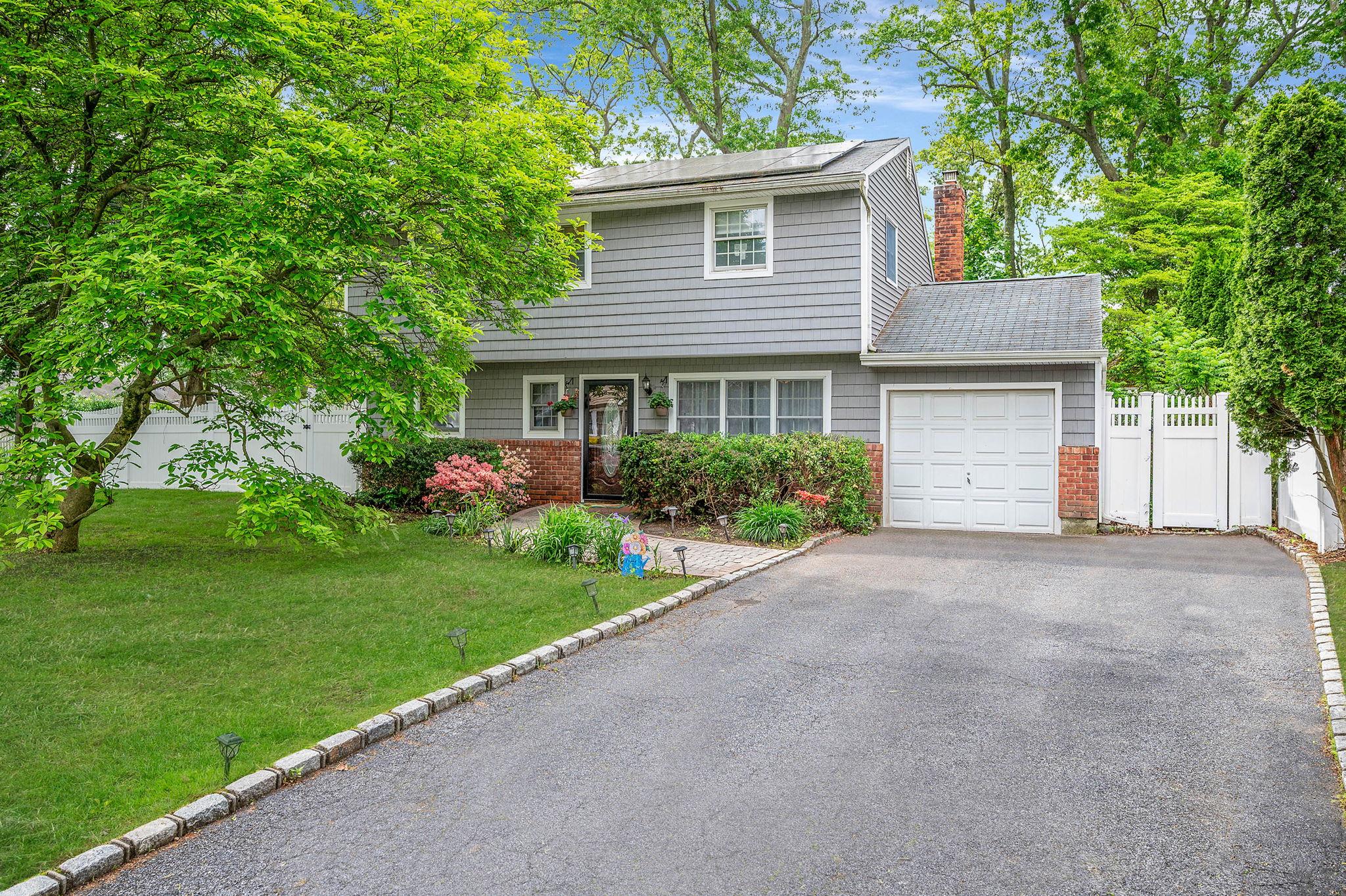 23 Chester Street, East Northport, New York image 1